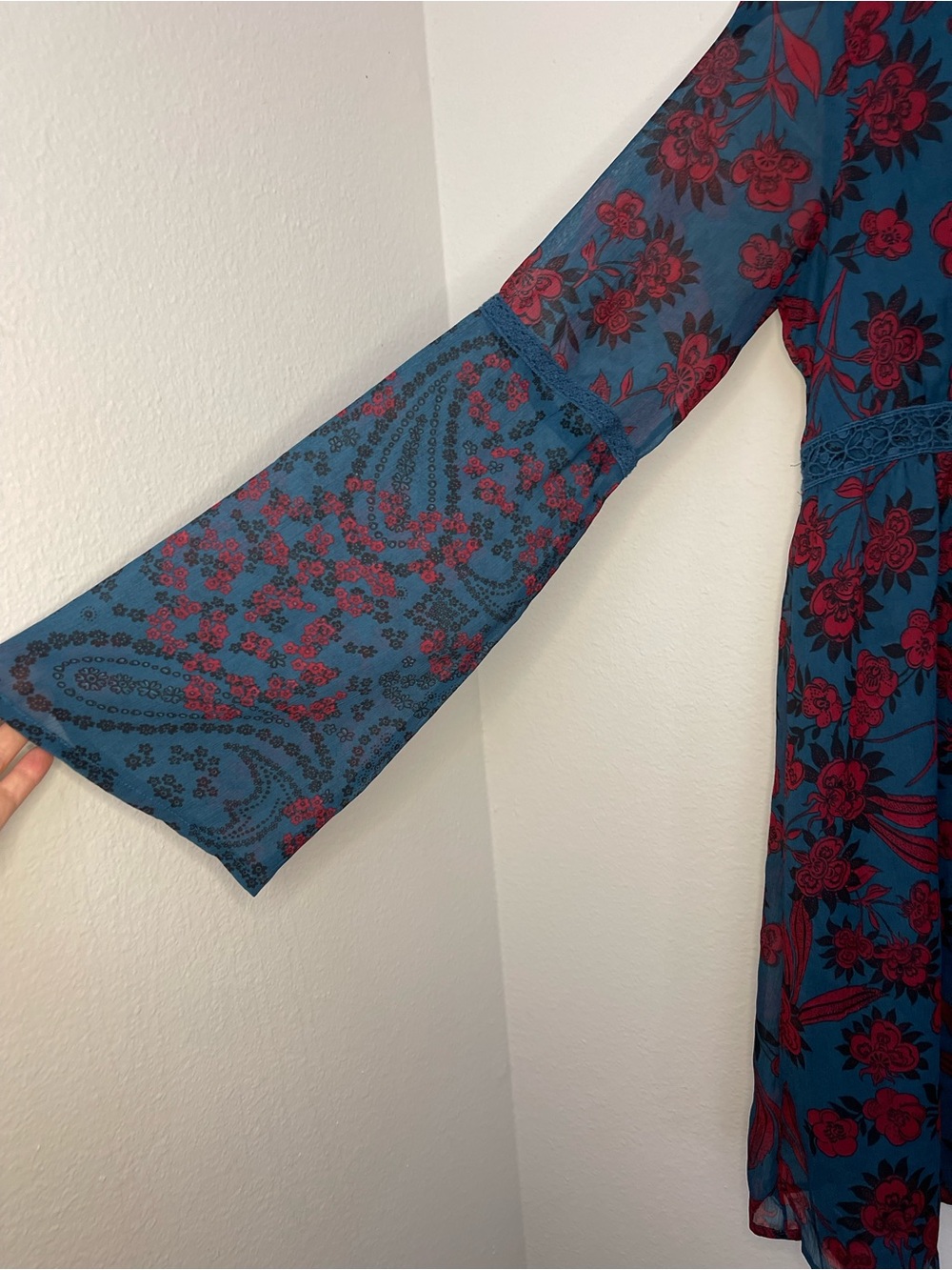 Abercrombie‎ & Fitch Babydoll Dress M Blue Floral Layered Crochet Empire Waist - Picture 8 of 8